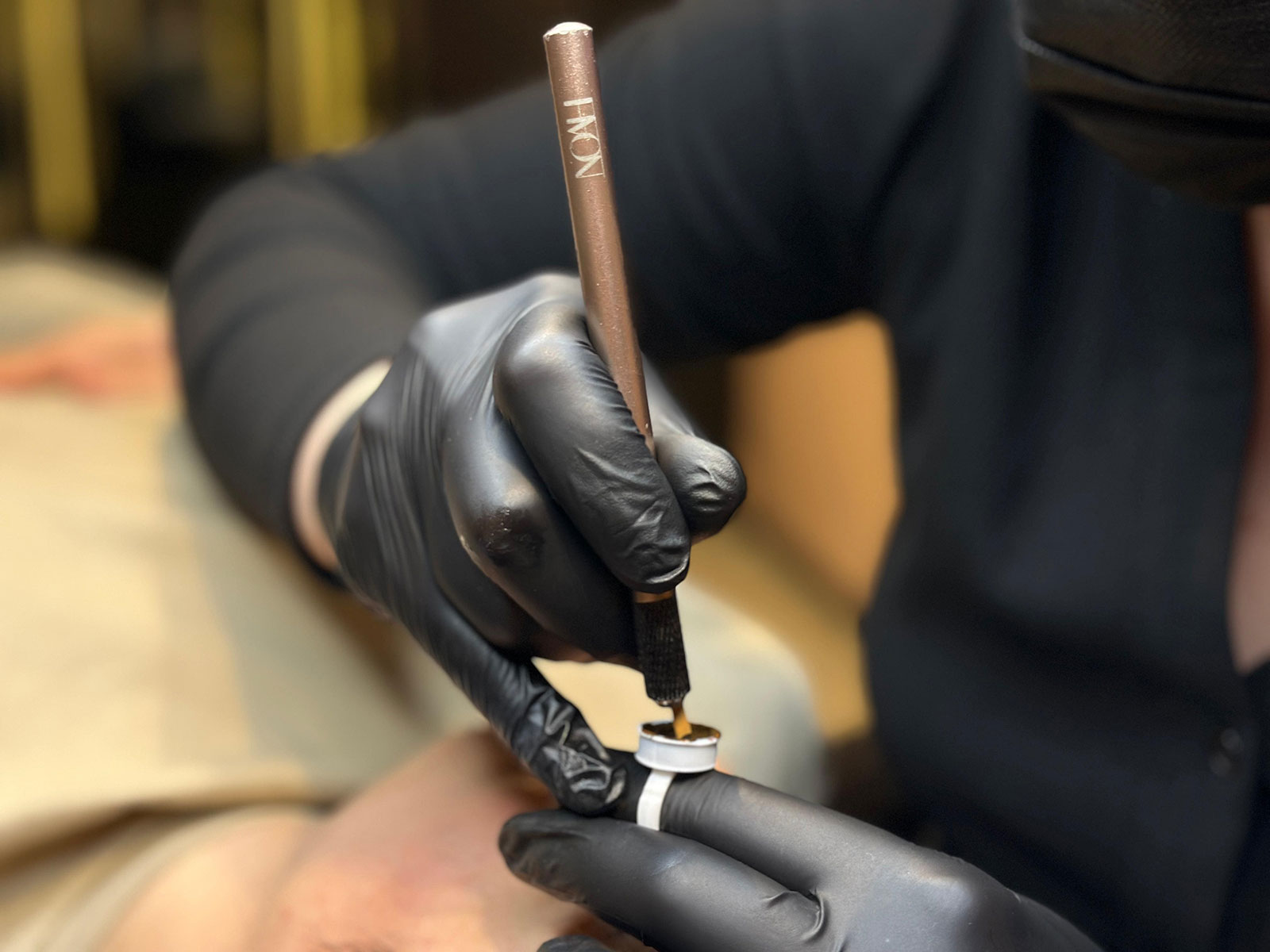 Kalıcı Makyaj Pigmenti Kullanımında Renk Sabitliği Nasıl Korunur?