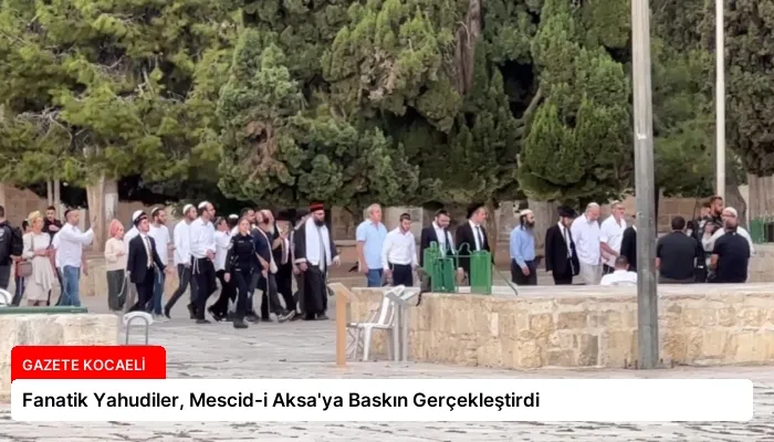 Fanatik Yahudiler, Mescid-i Aksa’ya Baskın Gerçekleştirdi