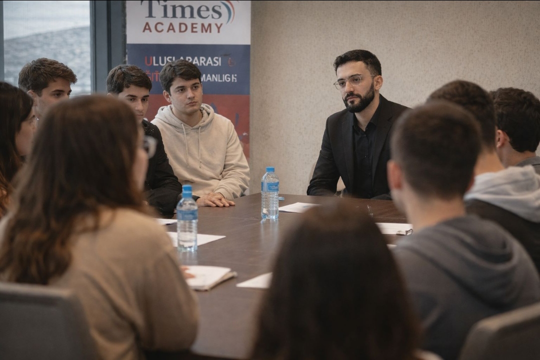 İstanbul’da Eğitim Buluşması: Javidan Feyzizade Öğrencilerle Bir Araya Geldi