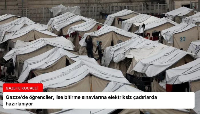 Gazze’de öğrenciler, lise bitirme sınavlarına elektriksiz çadırlarda hazırlanıyor